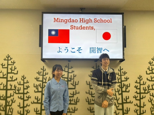 ネイサンくんとアイリーンさん。「ようこそミンダオ高校」のパブリックビューイングとともに。